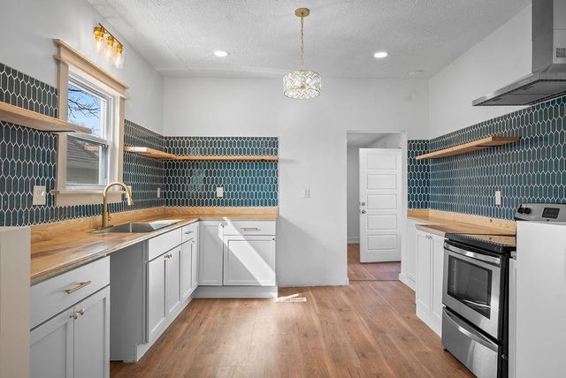 1030 Waverly Avenue, Kansas City, KS 66104