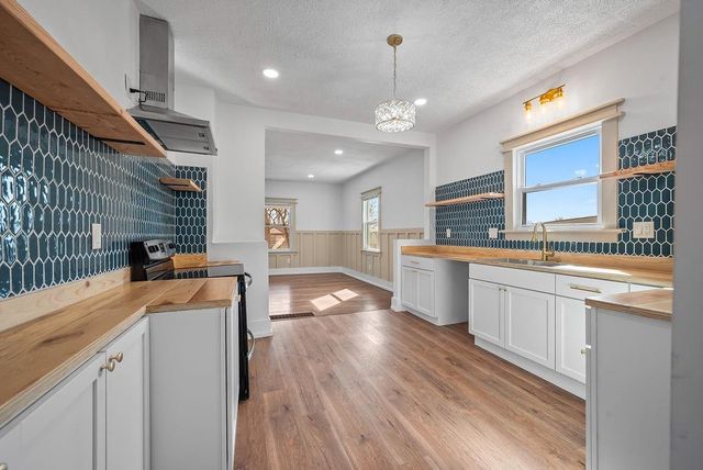 1030 Waverly Avenue, Kansas City, KS 66104