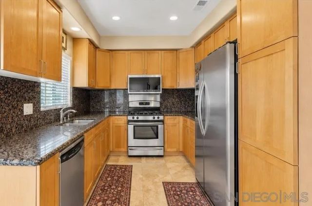 2761 A 403, San Diego, CA 92102