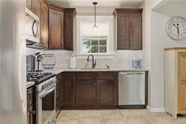 287 Parkside Drive, Warwick, RI 02888