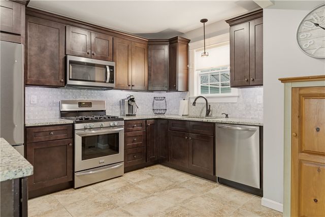 287 Parkside Drive, Warwick, RI 02888