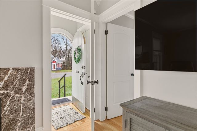 287 Parkside Drive, Warwick, RI 02888