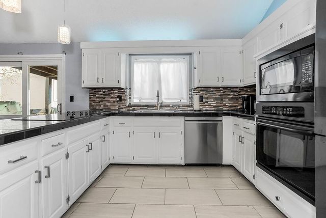 12525 W 85th Terrace, Lenexa, KS 66215