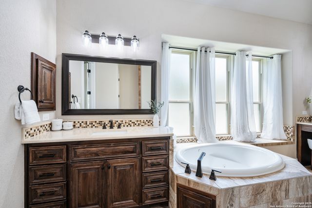 2335 Geneseo Oaks, New Braunfels, TX 78132