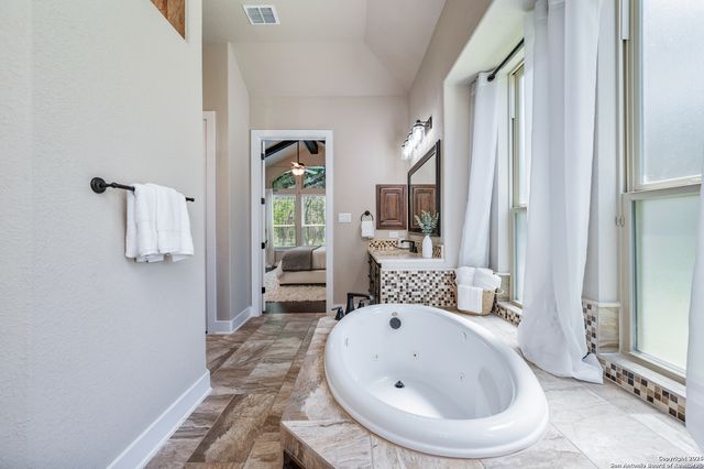 2335 Geneseo Oaks, New Braunfels, TX 78132