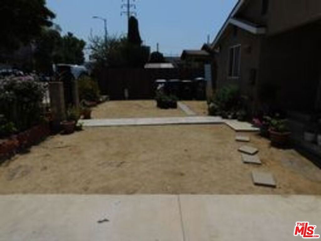 Image 11 of property listing at 2746 Wabash Avenue, Los Angeles, CA 90033