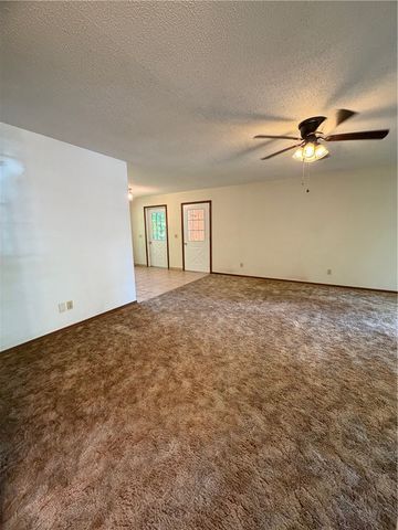 9 King Drive, Clarksville, AR 72830