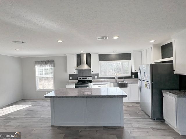 1823 Rock Springs Rd, Dublin, GA 31021