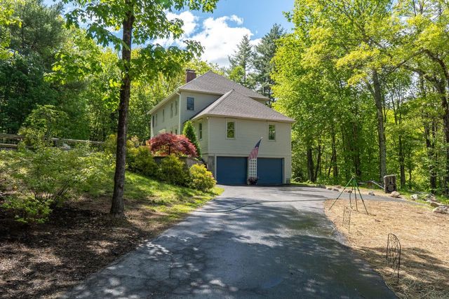 10 Hobbs Road, Lee, NH 03861