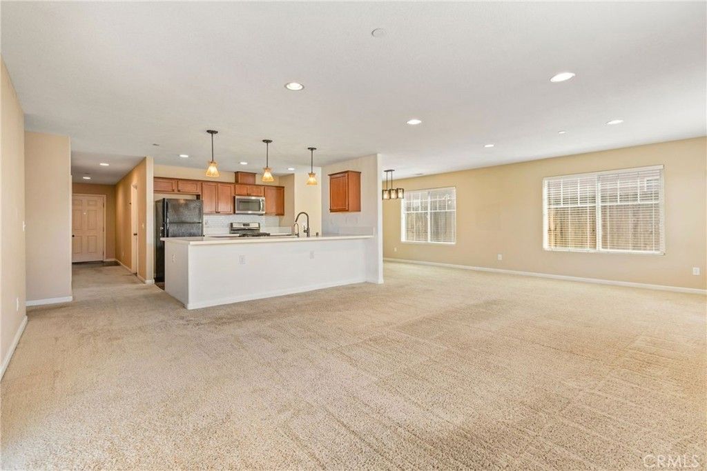 Image 3 of property listing at 810 Sebastian Court, San Miguel, CA 93451