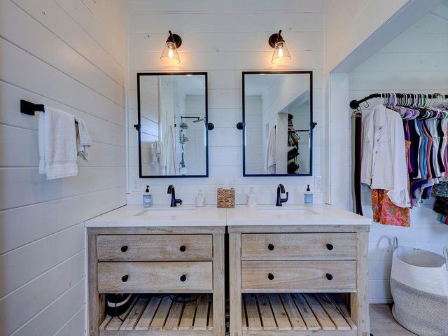 22516 Felicia DR, Spicewood, TX 78669