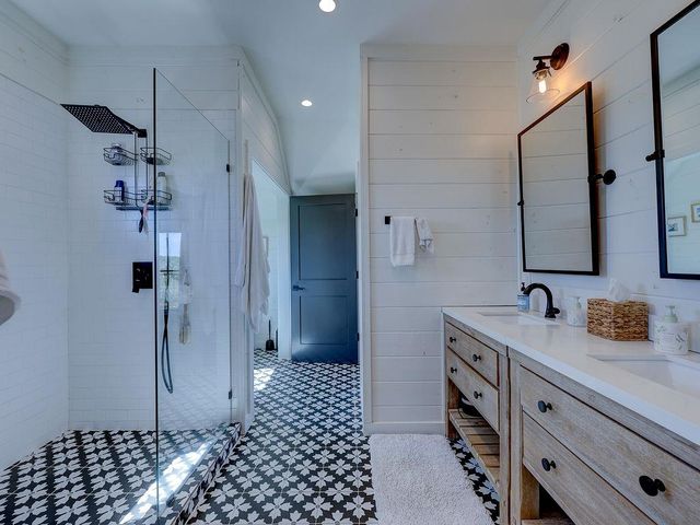 22516 Felicia DR, Spicewood, TX 78669