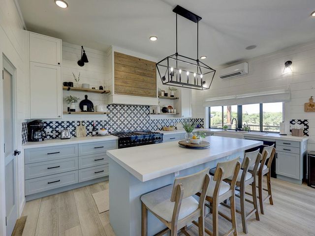 22516 Felicia DR, Spicewood, TX 78669