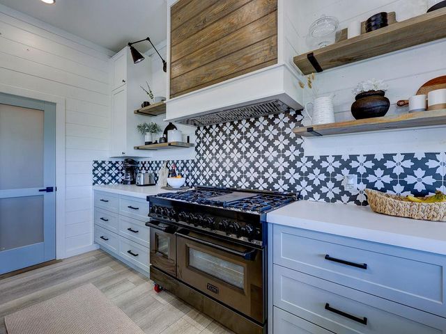 22516 Felicia DR, Spicewood, TX 78669