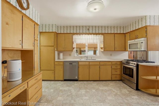 275 S Airport Road, Saginaw, MI 48601