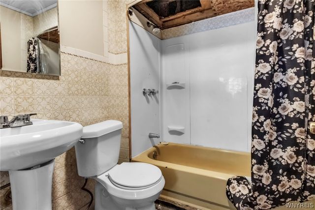 99 Henrietta Avenue, Buffalo, NY 14207