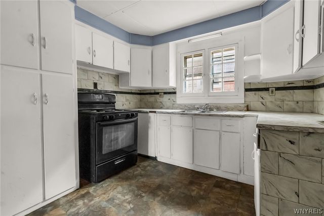 99 Henrietta Avenue, Buffalo, NY 14207