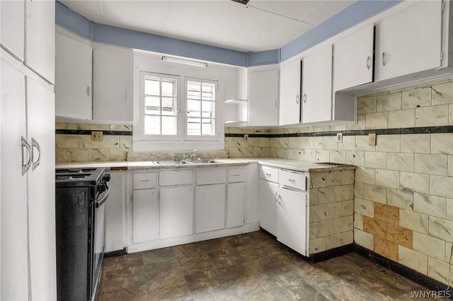 99 Henrietta Avenue, Buffalo, NY 14207