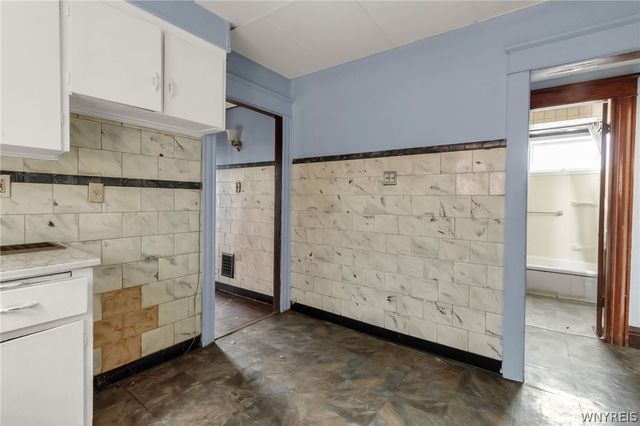 99 Henrietta Avenue, Buffalo, NY 14207