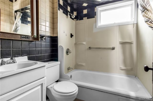 99 Henrietta Avenue, Buffalo, NY 14207