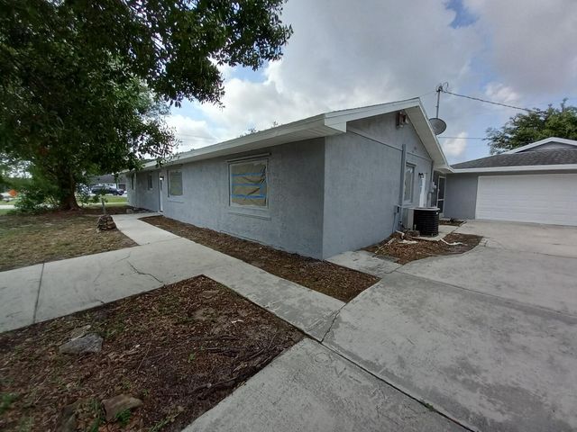 1862 SW Burlington Street SW, Port St. Lucie, FL 34984