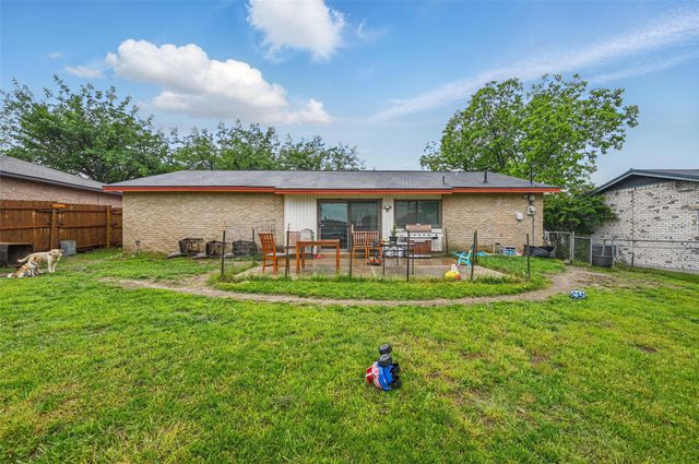 1426 Oakbrook Street, Lancaster, TX 75134