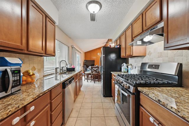 1426 Oakbrook Street, Lancaster, TX 75134