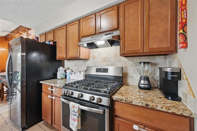 1426 Oakbrook Street, Lancaster, TX 75134