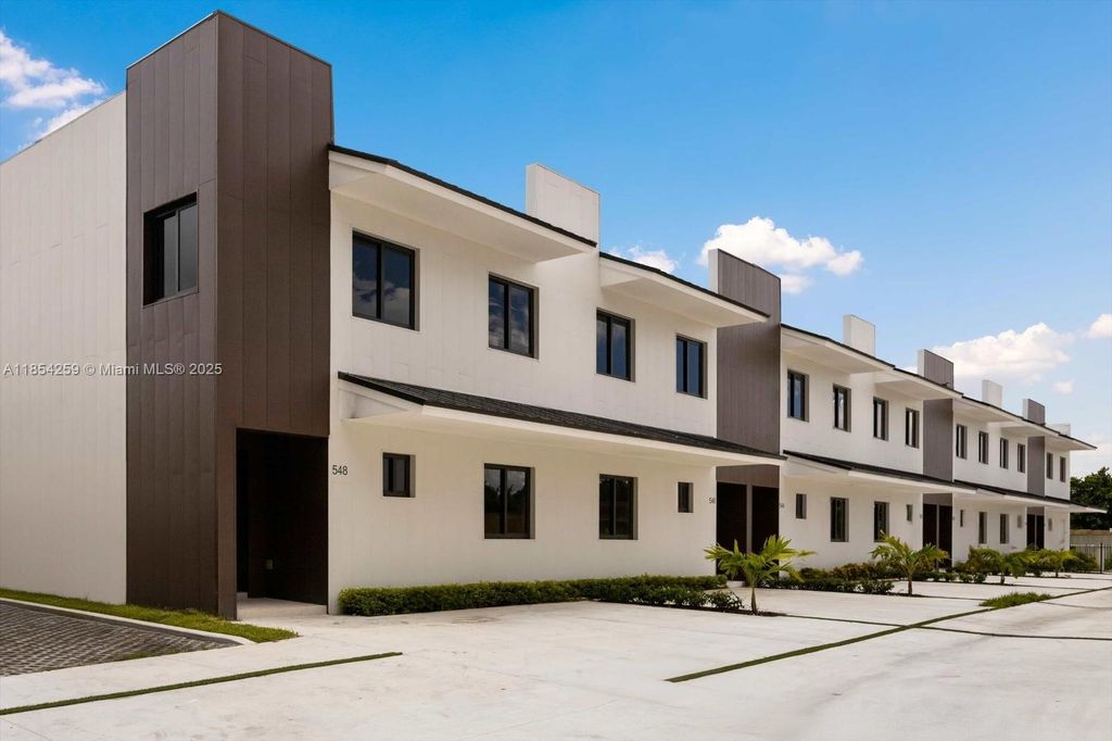 540 NW 7th St 3, Florida City, FL 33034