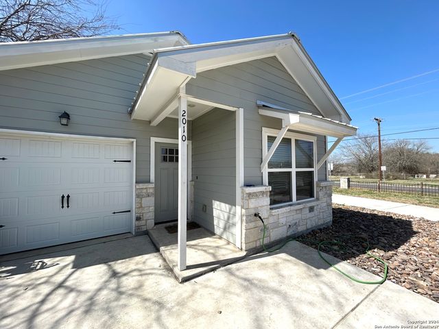 2010 N RANCH ESTATES BLVD, New Braunfels, TX 78130