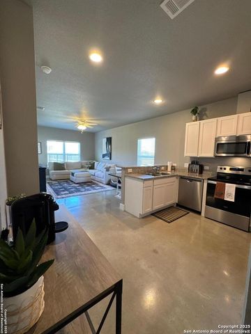 2010 N RANCH ESTATES BLVD, New Braunfels, TX 78130