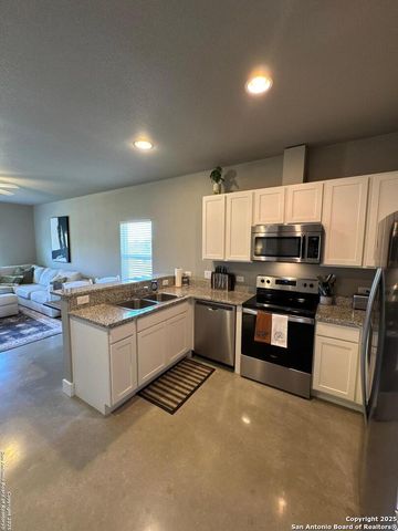2010 N RANCH ESTATES BLVD, New Braunfels, TX 78130