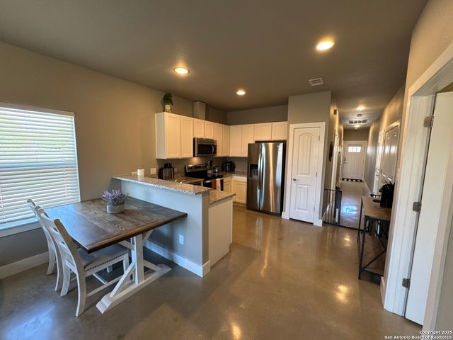 2010 N RANCH ESTATES BLVD, New Braunfels, TX 78130