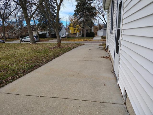 5270 N 58th STREET, Milwaukee, WI 53218