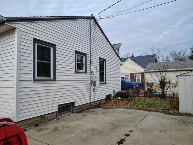 5270 N 58th STREET, Milwaukee, WI 53218