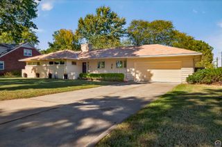 3900 SW Holly LN, Topeka, KS 66604
