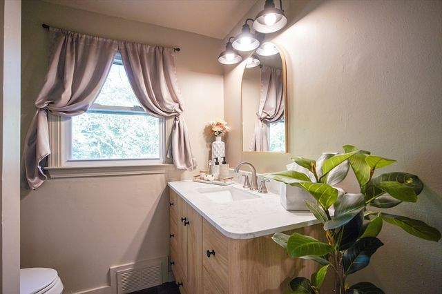 70 S Tallyho Dr 70, Springfield, MA 01118