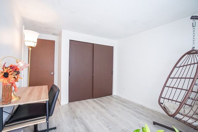70 S Tallyho Dr 70, Springfield, MA 01118