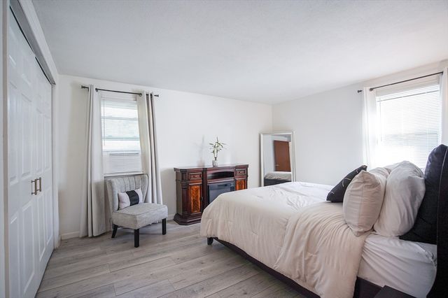 70 S Tallyho Dr 70, Springfield, MA 01118