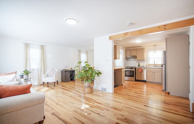 70 S Tallyho Dr 70, Springfield, MA 01118
