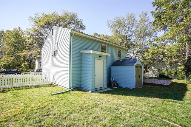 70 S Tallyho Dr 70, Springfield, MA 01118