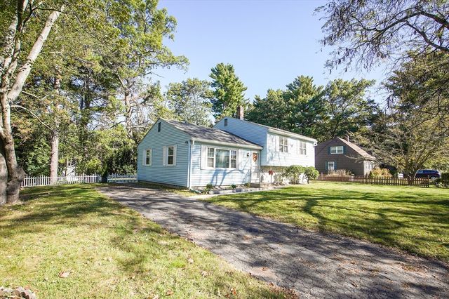 70 S Tallyho Dr 70, Springfield, MA 01118
