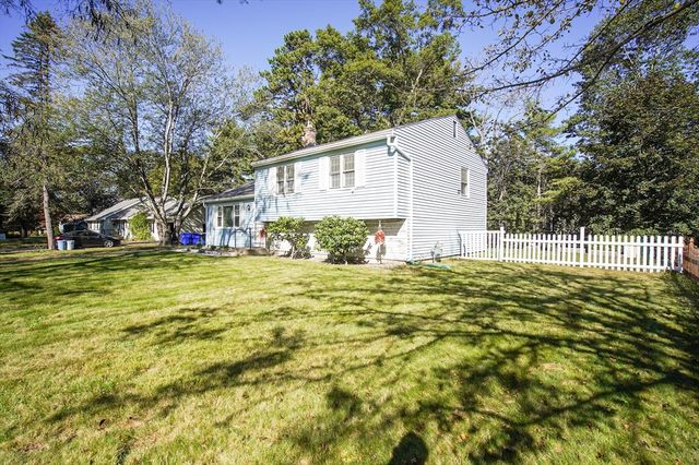 70 S Tallyho Dr 70, Springfield, MA 01118