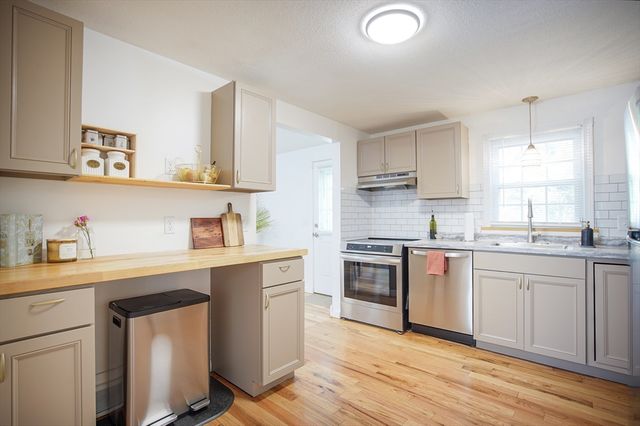 70 S Tallyho Dr 70, Springfield, MA 01118