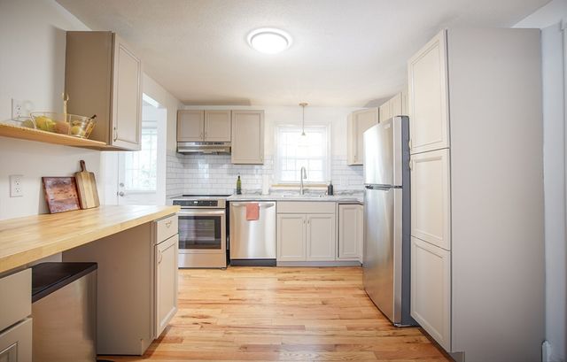 70 S Tallyho Dr 70, Springfield, MA 01118