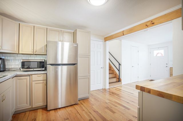 70 S Tallyho Dr 70, Springfield, MA 01118