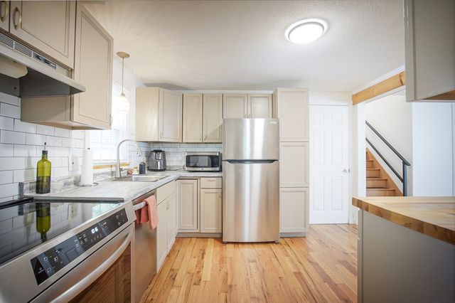 70 S Tallyho Dr 70, Springfield, MA 01118