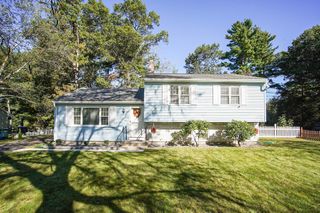 70 S Tallyho Dr 70, Springfield, MA 01118