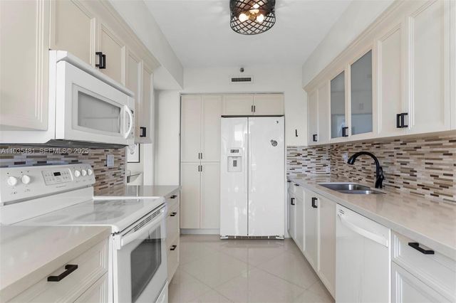 19500 Turnberry Way 5F + CABANA, Aventura, FL 33180