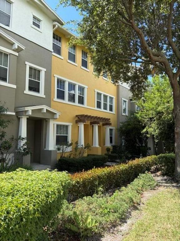 447 Corte Madera Lane 5, West Palm Beach, FL 33401